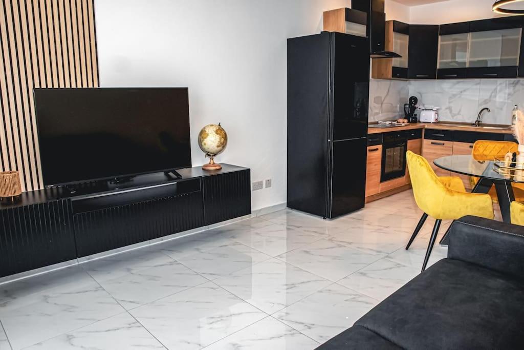 Stylish Seafront Spinola Apartment Saint Julian's Dış mekan fotoğraf